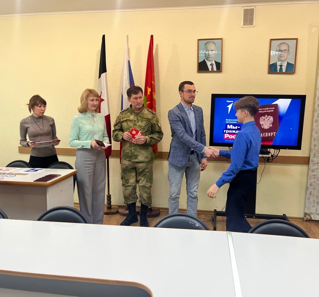 Первый шаг во взрослую жизнь сделали юные граждане Глазовского района.